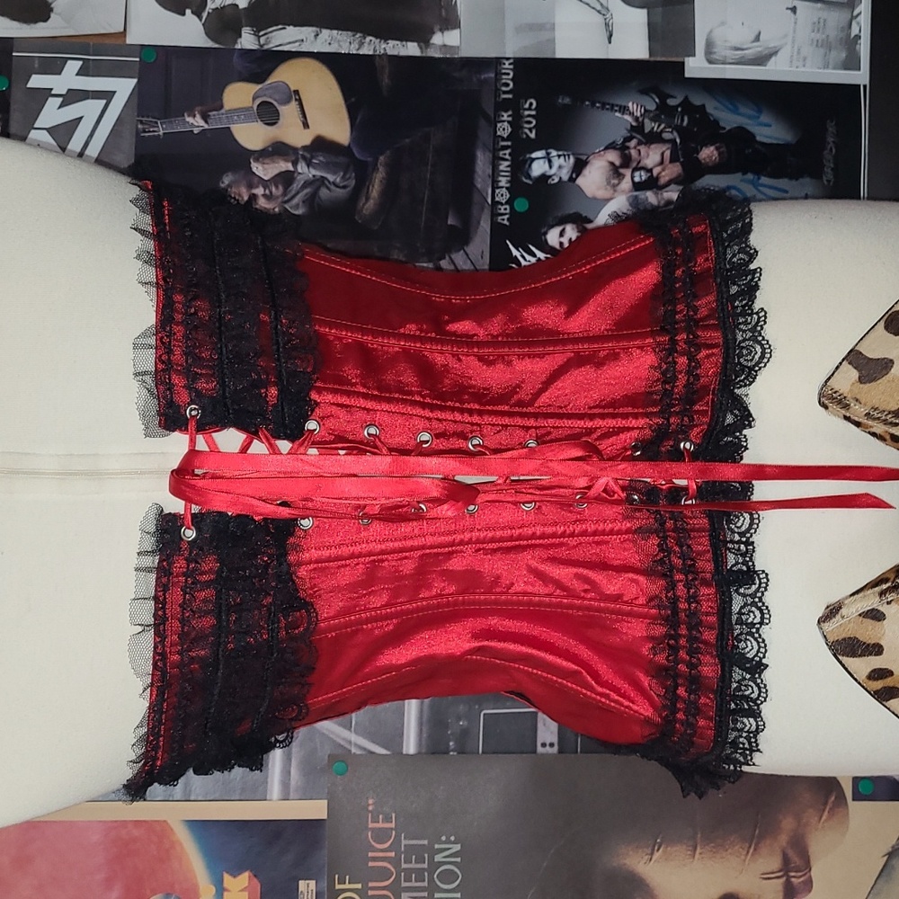 Red Sateen corset - Picture 5 of 8
